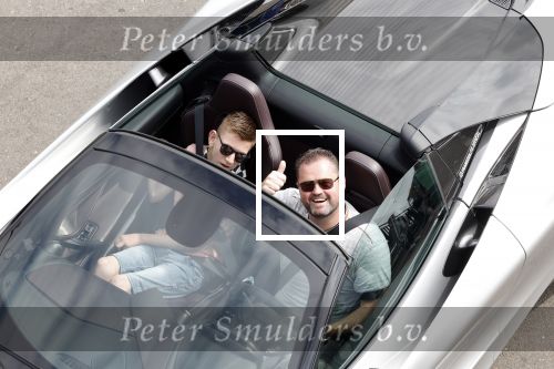 Zandvoort 18 mei 2022
Frans Duijts en andere manne rijden met hun mooie auto voor stichting zorgeloos kind op circuitpark Zandvoort. Frans rijdt in een McLaren cabrio