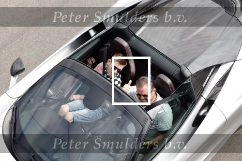 Zandvoort 18 mei 2022
Frans Duijts en andere manne rijden met hun mooie auto voor stichting zorgeloos kind op circuitpark Zandvoort. Frans rijdt in een McLaren cabrio
