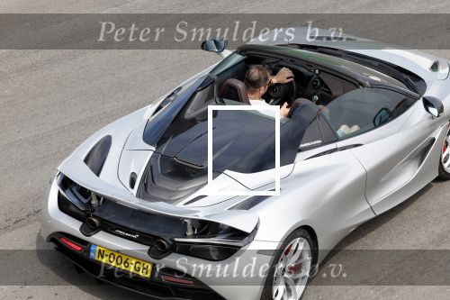 Zandvoort 18 mei 2022
Frans Duijts en andere manne rijden met hun mooie auto voor stichting zorgeloos kind op circuitpark Zandvoort. Frans rijdt in een McLaren cabrio