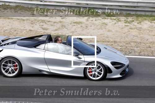 Zandvoort 18 mei 2022
Frans Duijts en andere manne rijden met hun mooie auto voor stichting zorgeloos kind op circuitpark Zandvoort. Frans rijdt in een McLaren cabrio