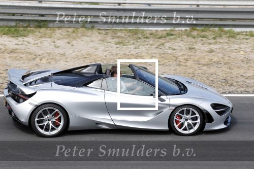 Zandvoort 18 mei 2022
Frans Duijts en andere manne rijden met hun mooie auto voor stichting zorgeloos kind op circuitpark Zandvoort. Frans rijdt in een McLaren cabrio