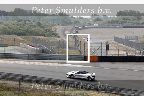 Zandvoort 18 mei 2022
Frans Duijts en andere manne rijden met hun mooie auto voor stichting zorgeloos kind op circuitpark Zandvoort. Frans rijdt in een McLaren cabrio