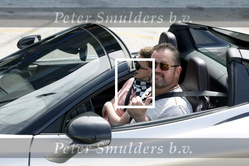 Zandvoort 18 mei 2022
Frans Duijts en andere manne rijden met hun mooie auto voor stichting zorgeloos kind op circuitpark Zandvoort. Frans rijdt in een McLaren cabrio