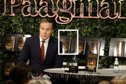 Den Haag 1 juni 2022
Carry Knoops en haar man Geert Jan Knoops bij boekhandel in Den Haag