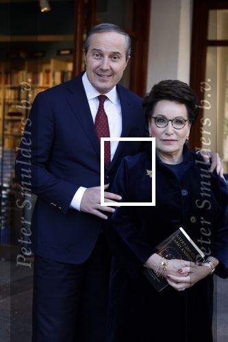 Den Haag 1 juni 2022
Carry Knoops en haar man Geert Jan Knoops bij boekhandel in Den Haag