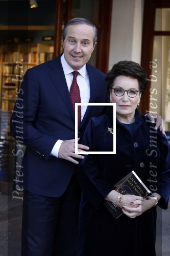 Den Haag 1 juni 2022
Carry Knoops en haar man Geert Jan Knoops bij boekhandel in Den Haag