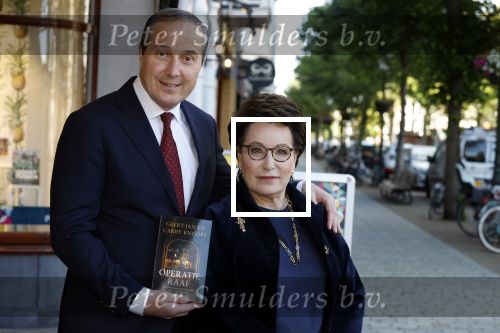 Den Haag 1 juni 2022
Carry Knoops en haar man Geert Jan Knoops bij boekhandel in Den Haag