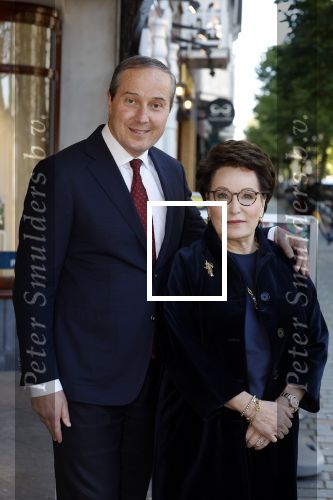 Den Haag 1 juni 2022
Carry Knoops en haar man Geert Jan Knoops bij boekhandel in Den Haag