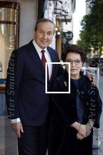 Den Haag 1 juni 2022
Carry Knoops en haar man Geert Jan Knoops bij boekhandel in Den Haag