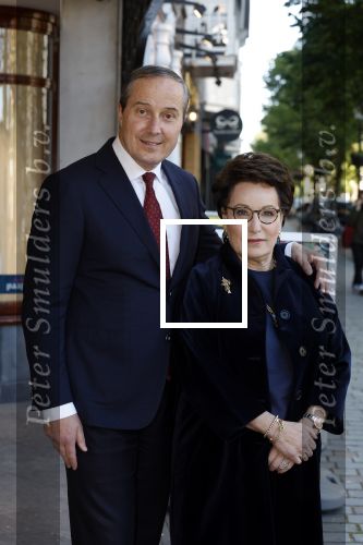 Den Haag 1 juni 2022
Carry Knoops en haar man Geert Jan Knoops bij boekhandel in Den Haag