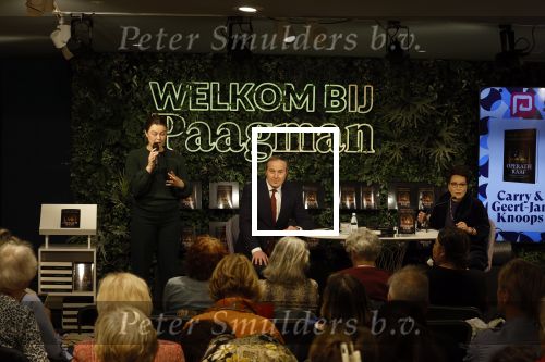 Den Haag 1 juni 2022
Carry Knoops en haar man Geert Jan Knoops bij boekhandel in Den Haag