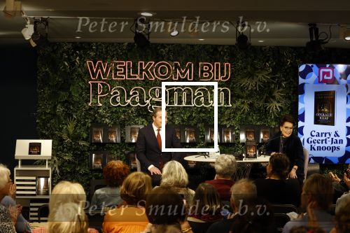 Den Haag 1 juni 2022
Carry Knoops en haar man Geert Jan Knoops bij boekhandel in Den Haag
