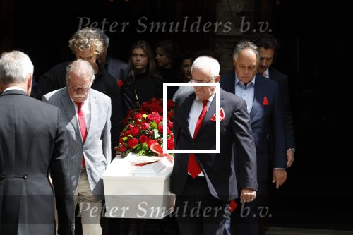 Laren 2 juni 2022
Begrafenis / dienst van Willibrord Frequin in de Sint Jansbasiliek in Laren . oa Aad Ouborg Louis Frequin en Guido Maas droegen de kist