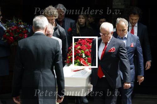 Laren 2 juni 2022
Begrafenis / dienst van Willibrord Frequin in de Sint Jansbasiliek in Laren . oa Aad Ouborg Louis Frequin en Guido Maas droegen de kist