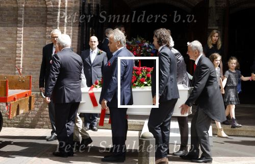 Laren 2 juni 2022
Begrafenis / dienst van Willibrord Frequin in de Sint Jansbasiliek in Laren . oa Aad Ouborg Louis Frequin en Guido Maas droegen de kist