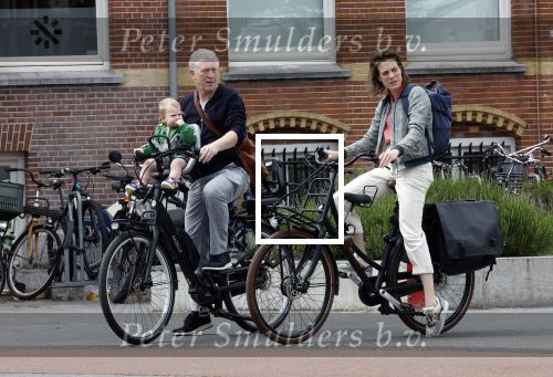 Amsterdam 28 mei 2022
Hajo Bruins met vriendin en dochtertje op de fiets in Amsterdam zuid.