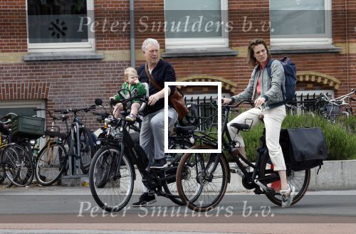 Amsterdam 28 mei 2022
Hajo Bruins met vriendin en dochtertje op de fiets in Amsterdam zuid.