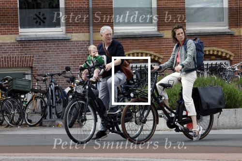Amsterdam 28 mei 2022
Hajo Bruins met vriendin en dochtertje op de fiets in Amsterdam zuid.