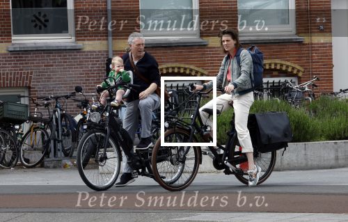 Amsterdam 28 mei 2022
Hajo Bruins met vriendin en dochtertje op de fiets in Amsterdam zuid.