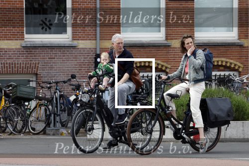 Amsterdam 28 mei 2022
Hajo Bruins met vriendin en dochtertje op de fiets in Amsterdam zuid.