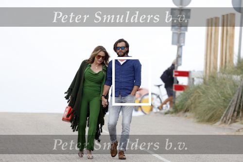 Zandvoort 31 mei 2022
Presentatie boek waar Matthijs v Nieuwkerk de mooiste verhalen voor uitgekozen heeft.  oa Heleen v Royen heeft een verhaal geschreven.  Helleen kwam met haar partner Bart meeldijk. Matthijs kwam met zijn vriendin Martha Riemsma. Ozcan Akyol  (Eus) gaf Matthijs het eerste boek.