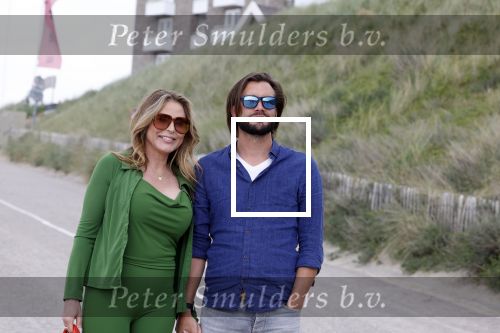 Zandvoort 31 mei 2022
Presentatie boek waar Matthijs v Nieuwkerk de mooiste verhalen voor uitgekozen heeft.  oa Heleen v Royen heeft een verhaal geschreven.  Helleen kwam met haar partner Bart meeldijk. Matthijs kwam met zijn vriendin Martha Riemsma. Ozcan Akyol  (Eus) gaf Matthijs het eerste boek.
