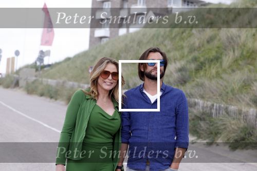 Zandvoort 31 mei 2022
Presentatie boek waar Matthijs v Nieuwkerk de mooiste verhalen voor uitgekozen heeft.  oa Heleen v Royen heeft een verhaal geschreven.  Helleen kwam met haar partner Bart meeldijk. Matthijs kwam met zijn vriendin Martha Riemsma. Ozcan Akyol  (Eus) gaf Matthijs het eerste boek.