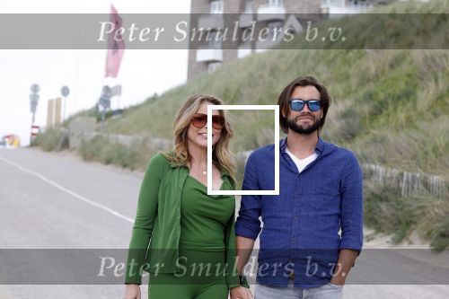 Zandvoort 31 mei 2022
Presentatie boek waar Matthijs v Nieuwkerk de mooiste verhalen voor uitgekozen heeft.  oa Heleen v Royen heeft een verhaal geschreven.  Helleen kwam met haar partner Bart meeldijk. Matthijs kwam met zijn vriendin Martha Riemsma. Ozcan Akyol  (Eus) gaf Matthijs het eerste boek.