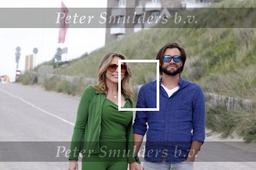 Zandvoort 31 mei 2022
Presentatie boek waar Matthijs v Nieuwkerk de mooiste verhalen voor uitgekozen heeft.  oa Heleen v Royen heeft een verhaal geschreven.  Helleen kwam met haar partner Bart meeldijk. Matthijs kwam met zijn vriendin Martha Riemsma. Ozcan Akyol  (Eus) gaf Matthijs het eerste boek.