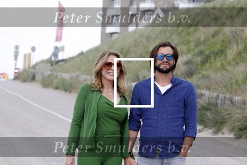 Zandvoort 31 mei 2022
Presentatie boek waar Matthijs v Nieuwkerk de mooiste verhalen voor uitgekozen heeft.  oa Heleen v Royen heeft een verhaal geschreven.  Helleen kwam met haar partner Bart meeldijk. Matthijs kwam met zijn vriendin Martha Riemsma. Ozcan Akyol  (Eus) gaf Matthijs het eerste boek.