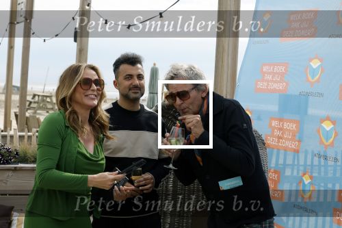 Zandvoort 31 mei 2022
Presentatie boek waar Matthijs v Nieuwkerk de mooiste verhalen voor uitgekozen heeft.  oa Heleen v Royen heeft een verhaal geschreven.  Helleen kwam met haar partner Bart meeldijk. Matthijs kwam met zijn vriendin Martha Riemsma. Ozcan Akyol  (Eus) gaf Matthijs het eerste boek.