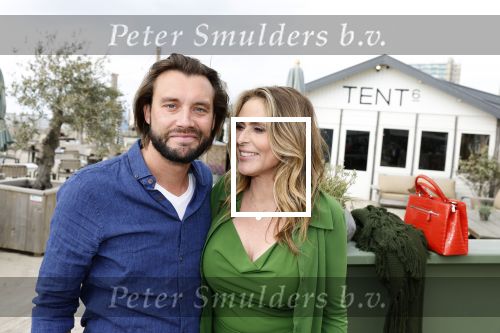 Zandvoort 31 mei 2022
Presentatie boek waar Matthijs v Nieuwkerk de mooiste verhalen voor uitgekozen heeft.  oa Heleen v Royen heeft een verhaal geschreven.  Helleen kwam met haar partner Bart meeldijk. Matthijs kwam met zijn vriendin Martha Riemsma. Ozcan Akyol  (Eus) gaf Matthijs het eerste boek.