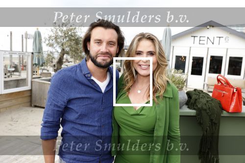 Zandvoort 31 mei 2022
Presentatie boek waar Matthijs v Nieuwkerk de mooiste verhalen voor uitgekozen heeft.  oa Heleen v Royen heeft een verhaal geschreven.  Helleen kwam met haar partner Bart meeldijk. Matthijs kwam met zijn vriendin Martha Riemsma. Ozcan Akyol  (Eus) gaf Matthijs het eerste boek.