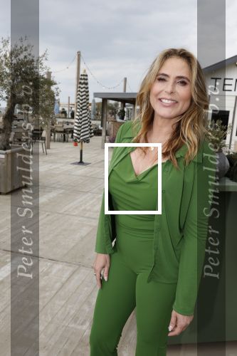 Zandvoort 31 mei 2022
Presentatie boek waar Matthijs v Nieuwkerk de mooiste verhalen voor uitgekozen heeft.  oa Heleen v Royen heeft een verhaal geschreven.  Helleen kwam met haar partner Bart meeldijk. Matthijs kwam met zijn vriendin Martha Riemsma. Ozcan Akyol  (Eus) gaf Matthijs het eerste boek.