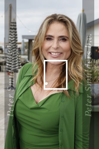 Zandvoort 31 mei 2022
Presentatie boek waar Matthijs v Nieuwkerk de mooiste verhalen voor uitgekozen heeft.  oa Heleen v Royen heeft een verhaal geschreven.  Helleen kwam met haar partner Bart meeldijk. Matthijs kwam met zijn vriendin Martha Riemsma. Ozcan Akyol  (Eus) gaf Matthijs het eerste boek.