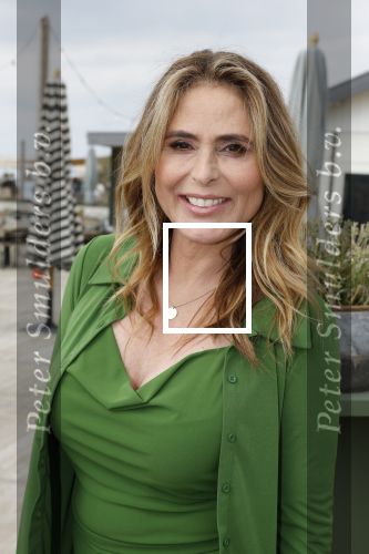Zandvoort 31 mei 2022
Presentatie boek waar Matthijs v Nieuwkerk de mooiste verhalen voor uitgekozen heeft.  oa Heleen v Royen heeft een verhaal geschreven.  Helleen kwam met haar partner Bart meeldijk. Matthijs kwam met zijn vriendin Martha Riemsma. Ozcan Akyol  (Eus) gaf Matthijs het eerste boek.