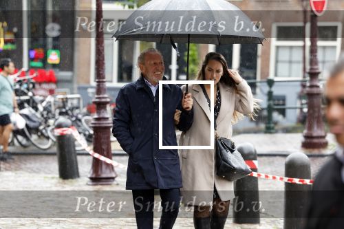 Amsterdam 8 juni 2022
Koningin Maxima bezoekt het Majoor Bosshardt huis op de wallen. Henk de Vries met zijn dochter