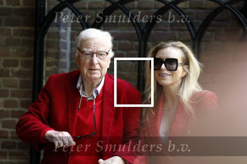 Laren 2 juni 2022
Begrafenis / dienst van Willibrord Frequin in de Sint Jansbasiliek in Laren . Henk v d Meijden met zijn dochter Elize