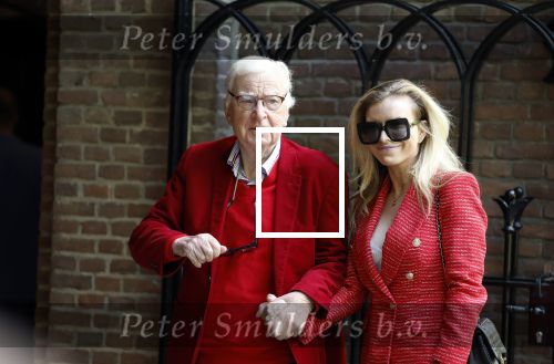 Laren 2 juni 2022
Begrafenis / dienst van Willibrord Frequin in de Sint Jansbasiliek in Laren . Henk v d Meijden met zijn dochter Elize
