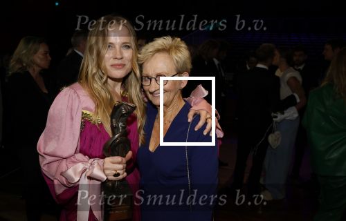 Bussum 16 mei 2022
Uitreiking Buma awrds in spant bussum.
Ilse de Lange met haar ouvre award.Ilse de Lange met haar moeder