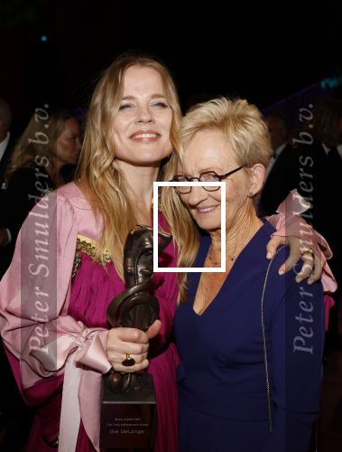 Bussum 16 mei 2022
Uitreiking Buma awrds in spant bussum.
Ilse de Lange met haar ouvre award.Ilse de Lange met haar moeder