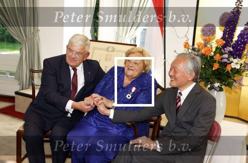 Den Haag 9 juni 202
Erica Terpstra krijgt een belangrijke onderscheiding uit handen van de Japanse Ambassadeur . Alles speelde zich af op de Japanse Ambassade in Den Haag. Jan v Zanen en Ada Kok