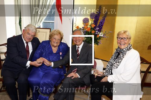 Den Haag 9 juni 202
Erica Terpstra krijgt een belangrijke onderscheiding uit handen van de Japanse Ambassadeur . Alles speelde zich af op de Japanse Ambassade in Den Haag. Jan v Zanen en Ada Kok