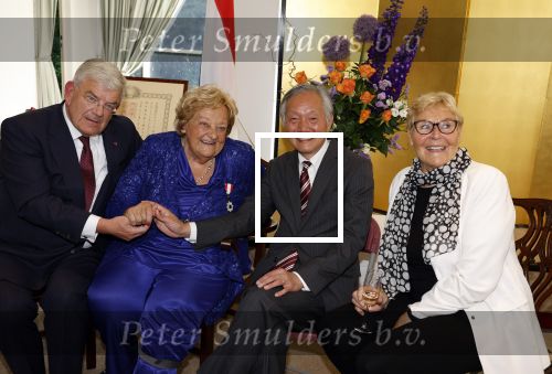 Den Haag 9 juni 202
Erica Terpstra krijgt een belangrijke onderscheiding uit handen van de Japanse Ambassadeur . Alles speelde zich af op de Japanse Ambassade in Den Haag. Jan v Zanen en Ada Kok