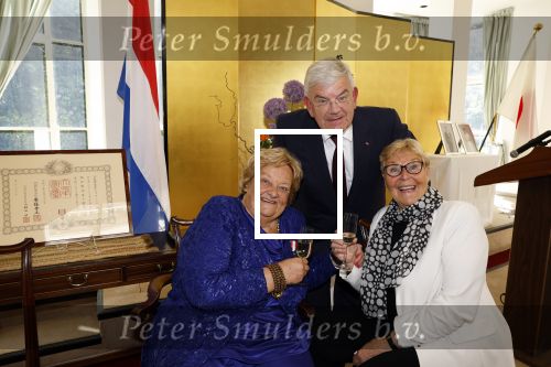 Den Haag 9 juni 202
Erica Terpstra krijgt een belangrijke onderscheiding uit handen van de Japanse Ambassadeur . Alles speelde zich af op de Japanse Ambassade in Den Haag. Jan v Zanen en Ada Kok