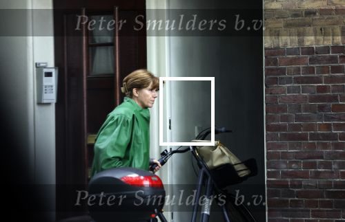 Amsterdam 27 mei 2022
Janke Dekker op de fiets in Amsterdam zuid en bij het huis wat ze met haar man Tom Egbers heeft gekocht in Amsterdam.