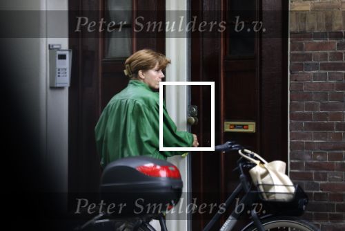 Amsterdam 27 mei 2022
Janke Dekker op de fiets in Amsterdam zuid en bij het huis wat ze met haar man Tom Egbers heeft gekocht in Amsterdam.