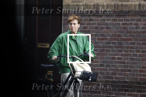 Amsterdam 27 mei 2022
Janke Dekker op de fiets in Amsterdam zuid en bij het huis wat ze met haar man Tom Egbers heeft gekocht in Amsterdam.