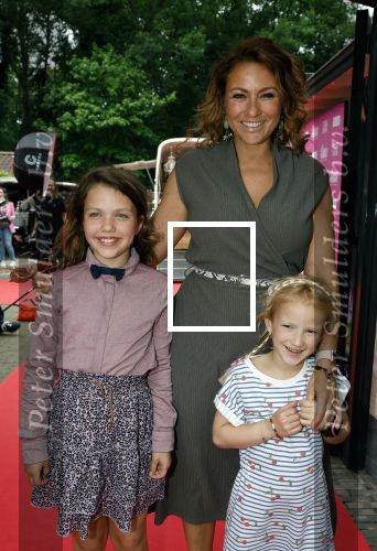 Huizen 25 mei 2022
Feestje ivm de nieuwe TLC serie van Louisa en Rowan op z\'n Gooisch. Louisa Jansen en haar man Rowan . Jessica Mendels kwam met haar dochters