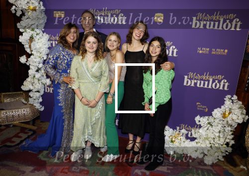 Amsterdam 30 mei 2022
Premiere Marokkaanse bruiloft in Tuschinski met oa als castleden Samouya Ahouaoui Walid Benmbarek Pip Pellens Liza Sips en Nabil Aouled Ayad in tuschinski. Johan Neijenhuis met vrouw en kinderen